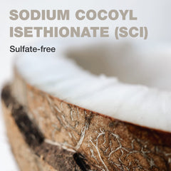 Soapeauty SCI noodles dissolving in water enables gentle cleansing.