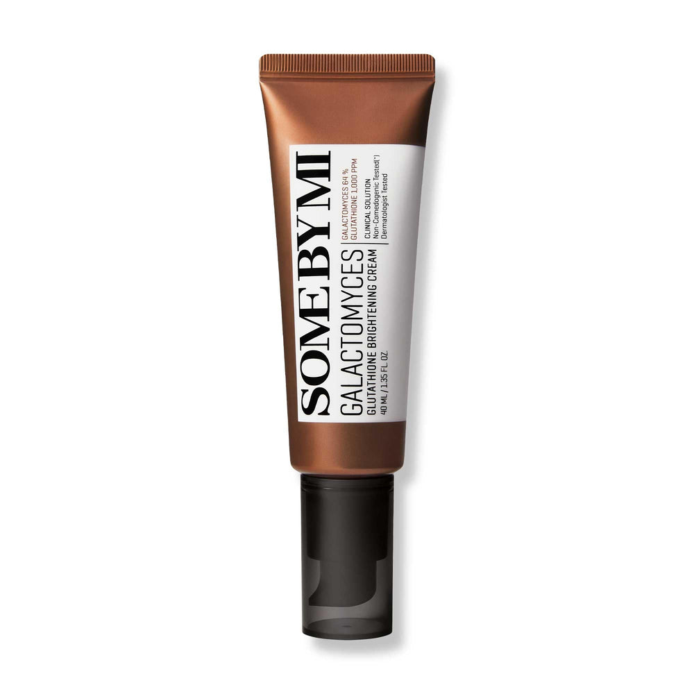 SOME BY MI Galactomyces Glutathione Brightening Cream jar close-up for hydrated, radiant skin.