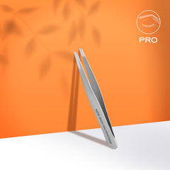 Staleks Pro ergonomic handle reduces hand fatigue during brow shaping.