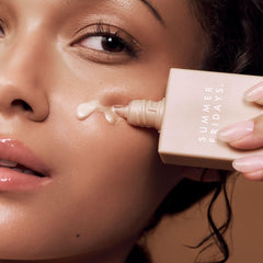 Shake before use with Summer Fridays Illuminating Drops for smooth blending