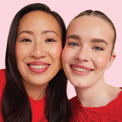 Hyaluronic acid bubbles illustrating deep hydration in the mist