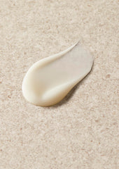 Texture crème qui se transforme en eau légère pour peau vivifiée.