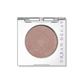 URBAN DECAY 24/7 Eyeshadow Single champagne shimmer swatch shows crease-free all-day glow