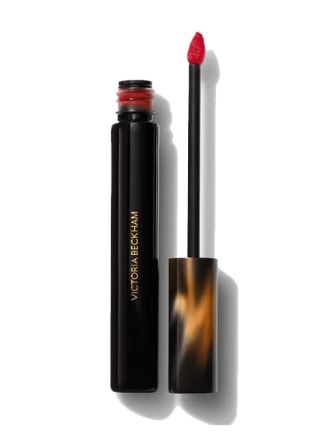 Victoria Beckham Beauty Lip Tint Bitten Effect close-up outlining cupid's bow for natural color
