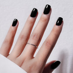 Vneffabler glue included with press-on nails for quick DIY manicure.