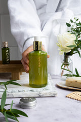 VOYA Clean Me Up handwash pump-dispense action enabling easy one-handed use
