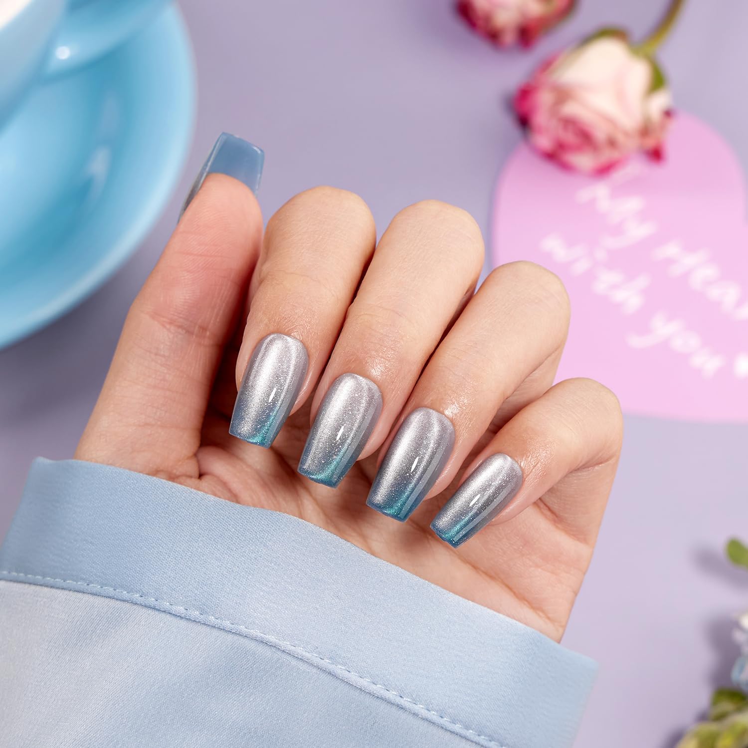 VSALON Ice Blue Cat Eye Chrome Nails enhance a chic, wintry look.