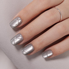 VSALON short square nails with silver gray cat eye gloss for a chic manicure.