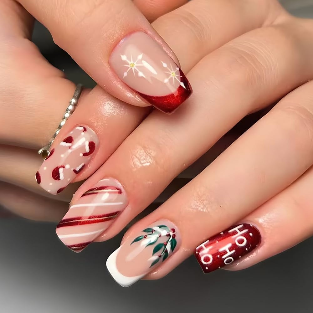 WAFOLOZE Christmas Nails package with 24 pieces and sizes for easy at-home manicures
