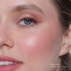 Wander Beauty In Neutral Dawn peach champagne shimmer brightening lid.