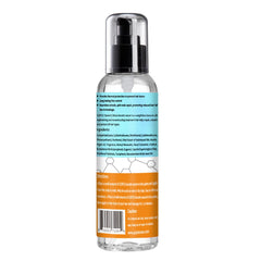 Hands applying WOZUTUNT serum to hair for lightweight nourishment.