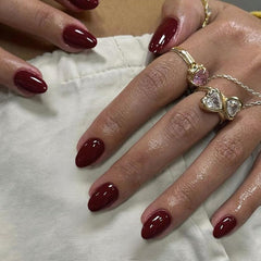 XCREANDO Short almond nails close-up showing rounded tip and natural look