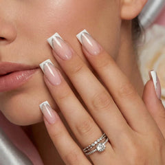 YIYILEIC glue-on nail kit with included alcohol wipes for quick at-home manicure.