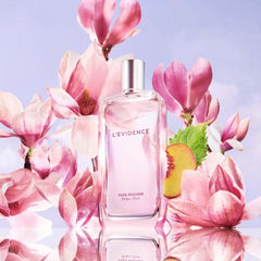 Close-up of magnolia, peach, and patchouli notes in Yves Rocher L’Evidence
