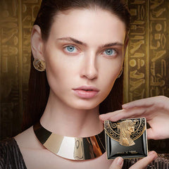 Zeesea travel-size compact for on-the-go touch-ups.