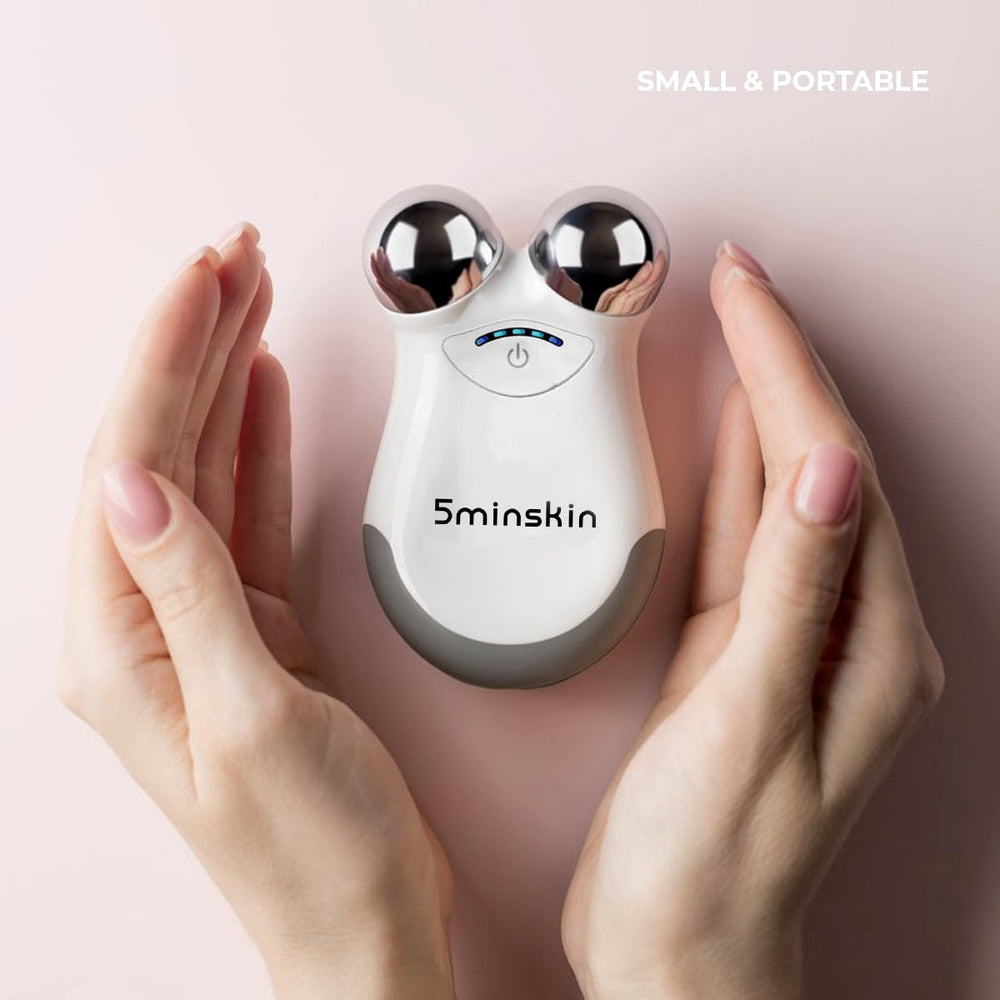 5minskin compact storage case keeps the device protected during travel.