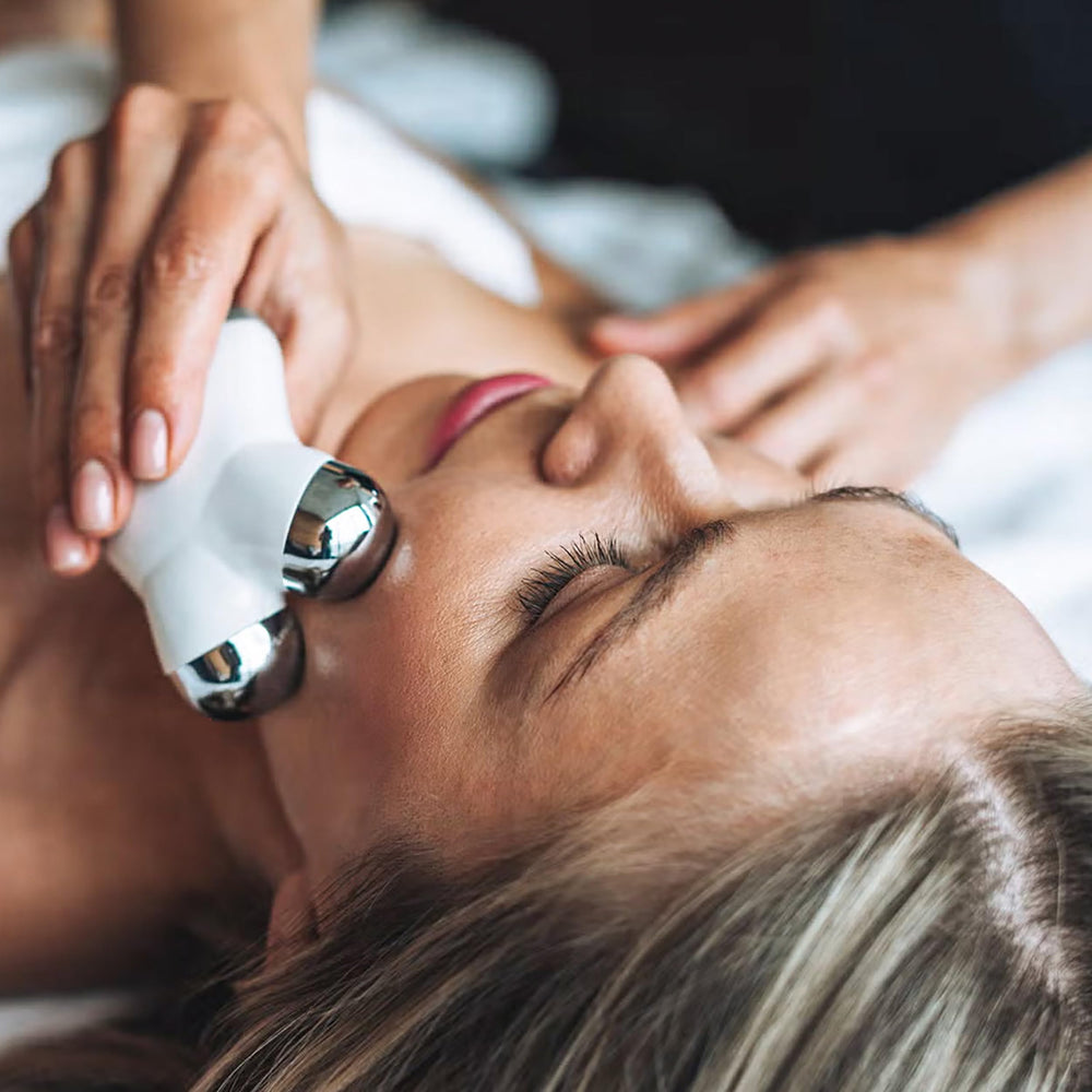 5minskin device used during serum application to boost absorption.