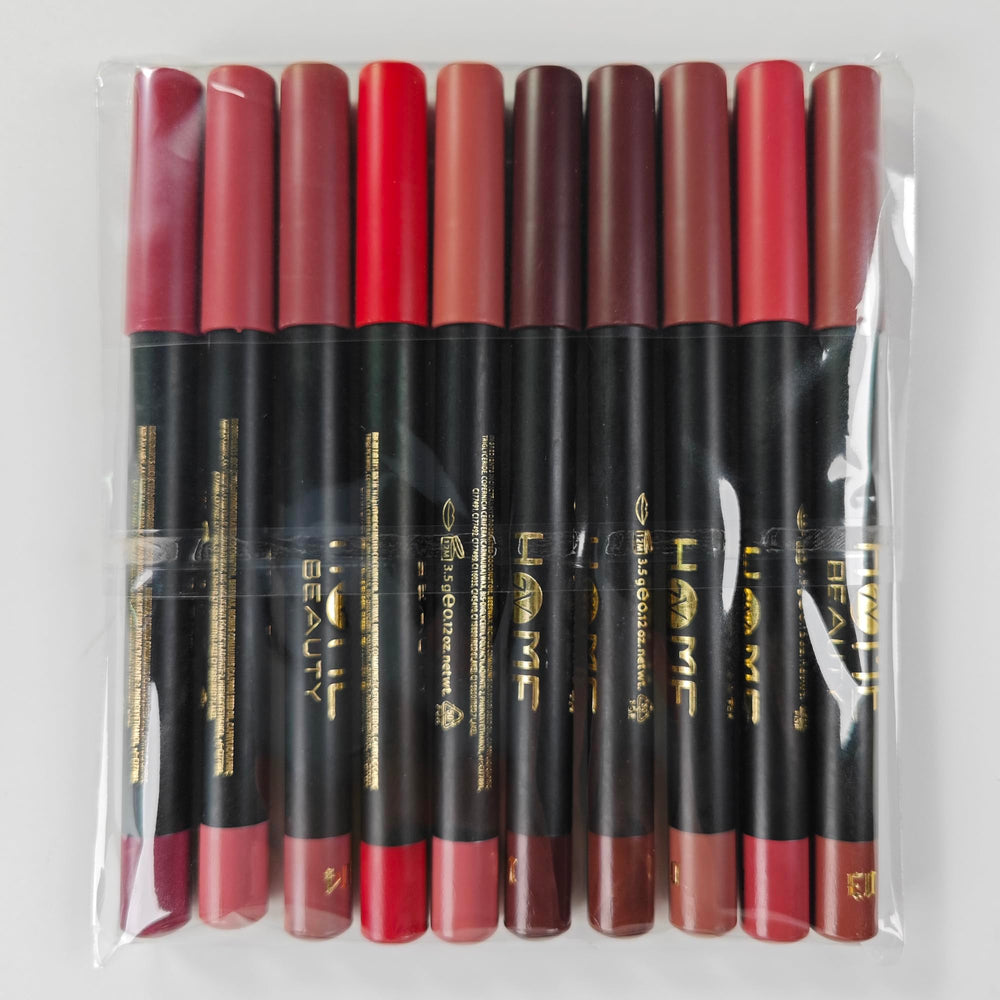 7V HOME BEAUTY lip crayon on lips demonstrates matte, comfortable finish.
