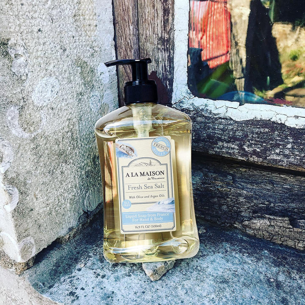 A LA MAISON natural plant-based ingredients image emphasizes gentle cleansing.