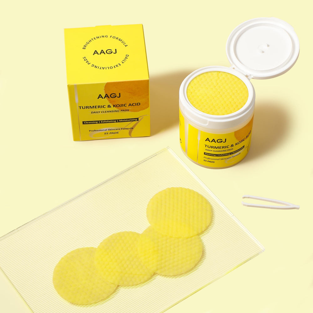 AAGJ Turmeric Kojic Acid Cleansing Pads highlight natural ingredients.