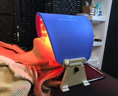 AAOCARE Hydraskincare blue light therapy on the face for calming results