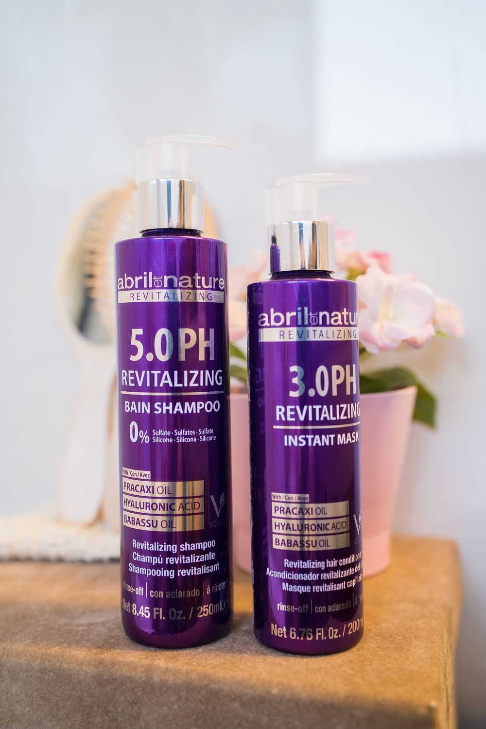 abril et nature Professional Mask 3.0 PH shiny hair closeup shows vibrant color and gloss.