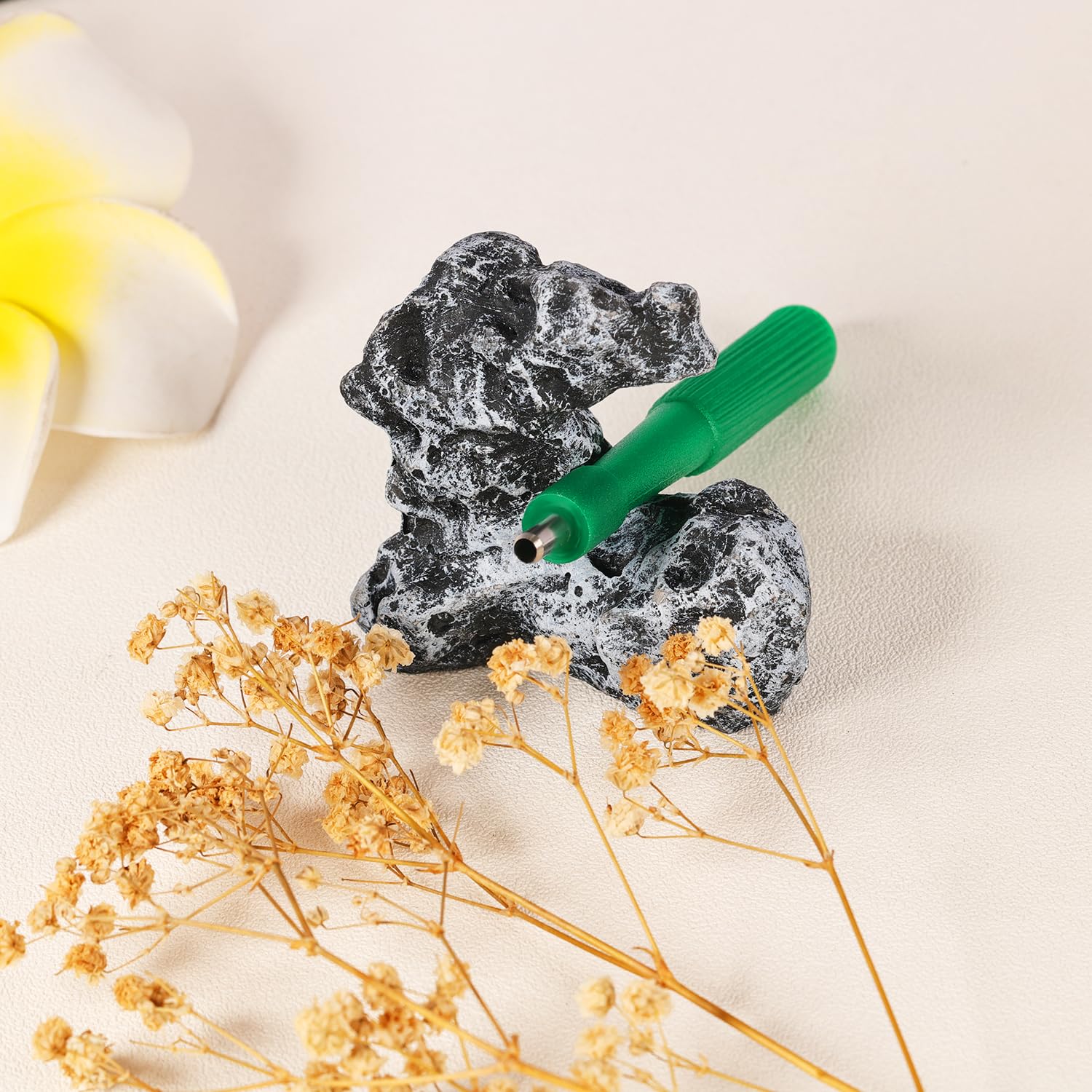 AccGin ultra-sharp cutting edge ensures consistent, clean punctures.