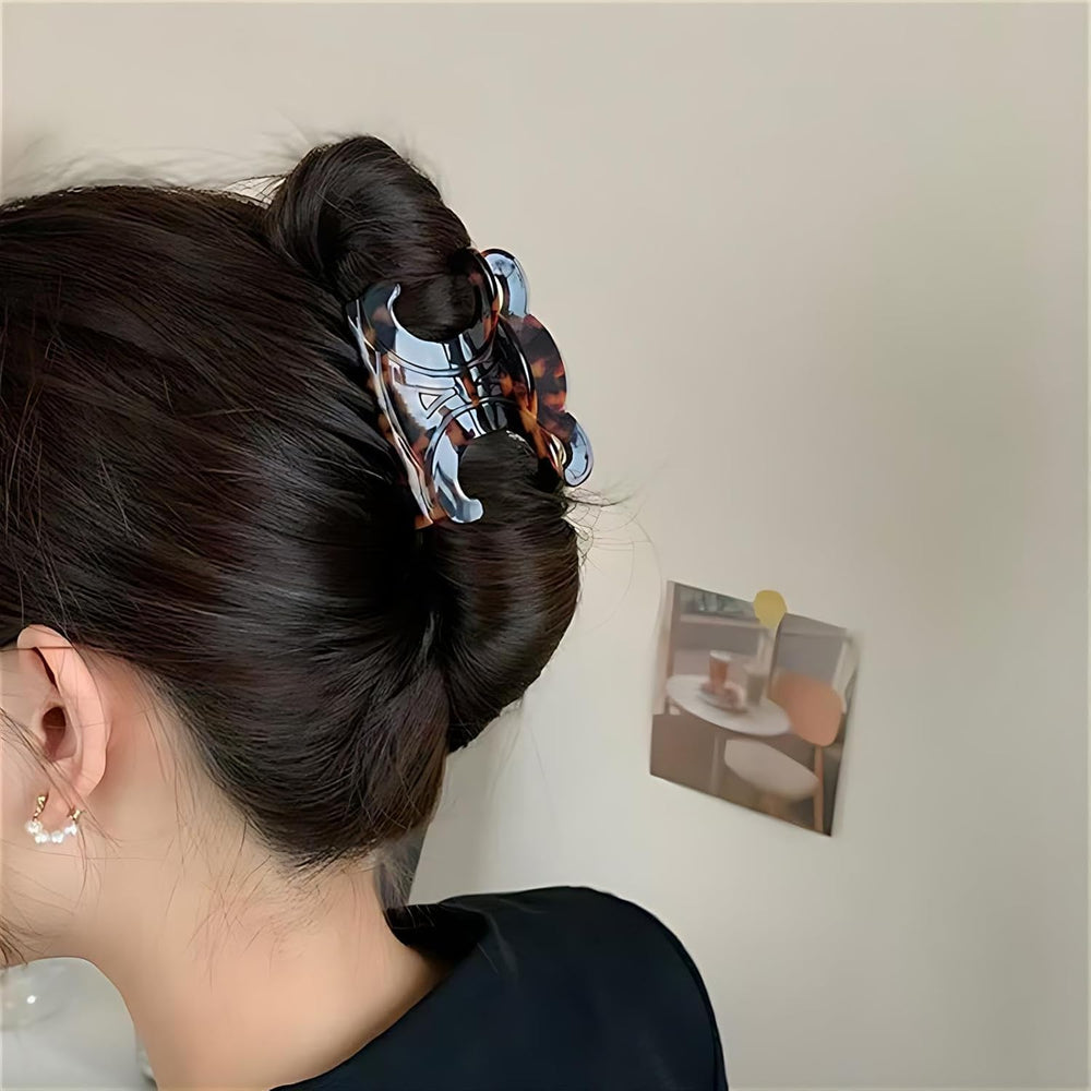 Acetate butterfly clip in pearl white with gentle hold for fine hair