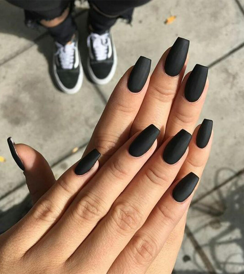Aegenacess matte top coat finish enhances longevity of the nails.