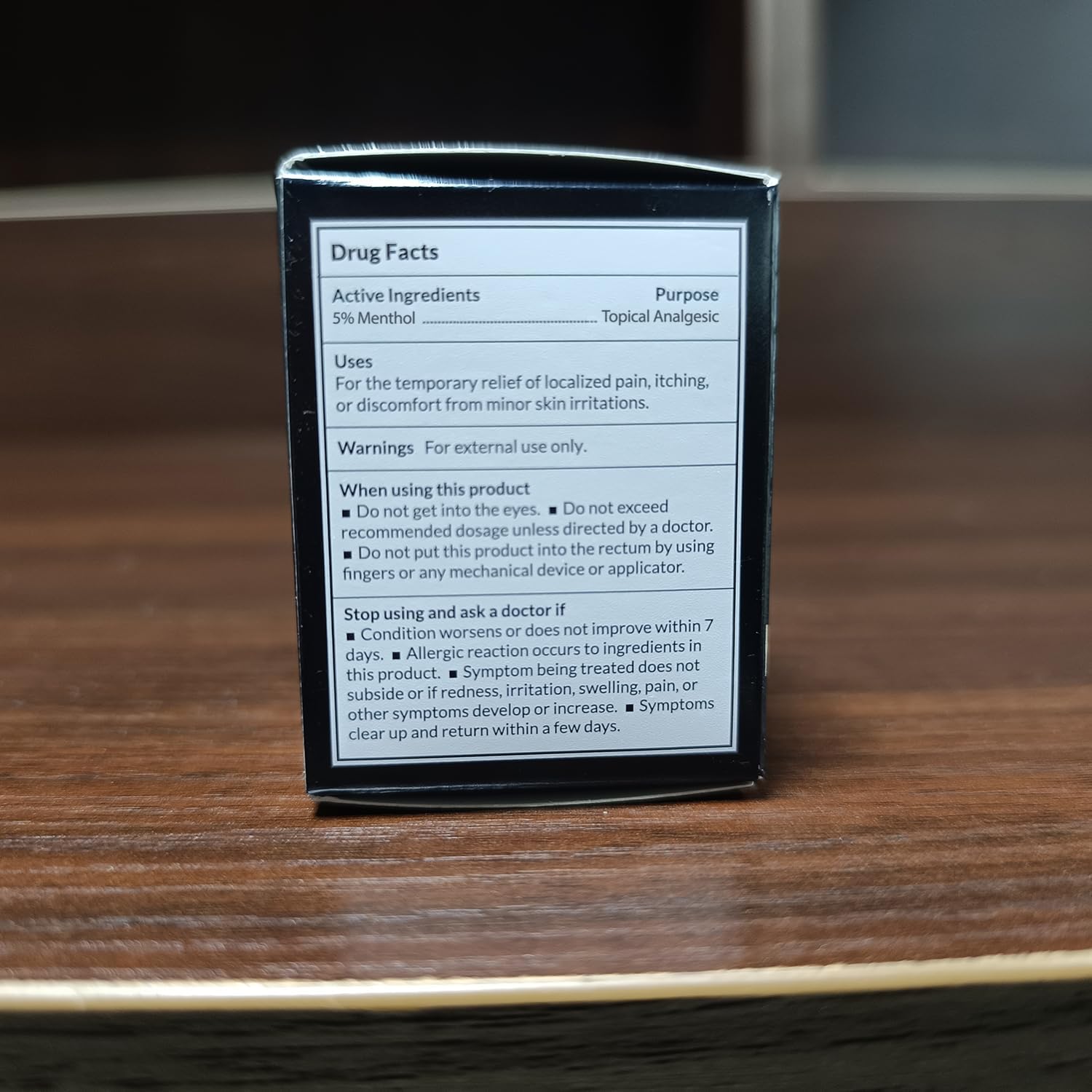 Package design emphasizes easy patch testing and safe use.