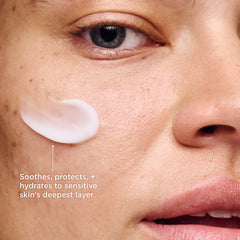 Texture swatch of AESTURA gel cream demonstrating non-greasy absorption