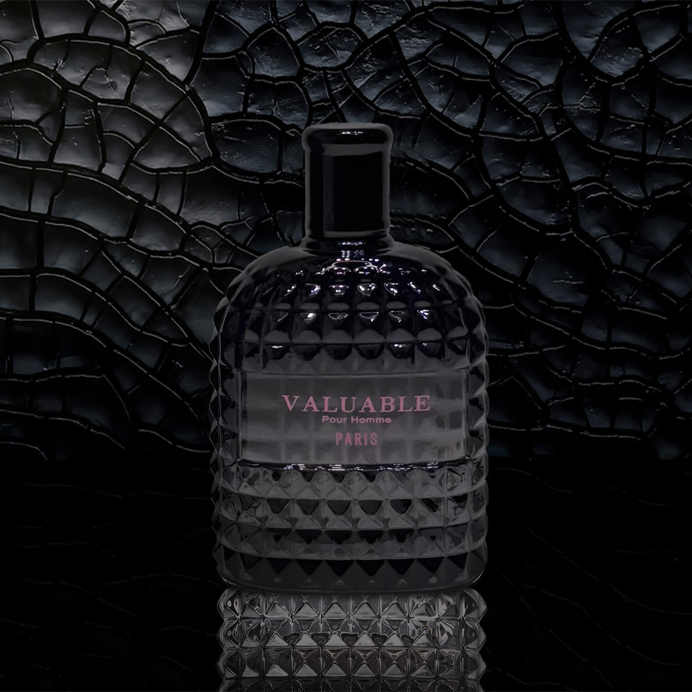 AFLUXE Valuable Paris cap closeup; premium woody notes and refined scent.