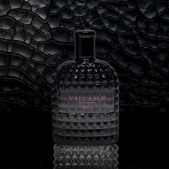 AFLUXE Valuable Paris cap closeup; premium woody notes and refined scent.