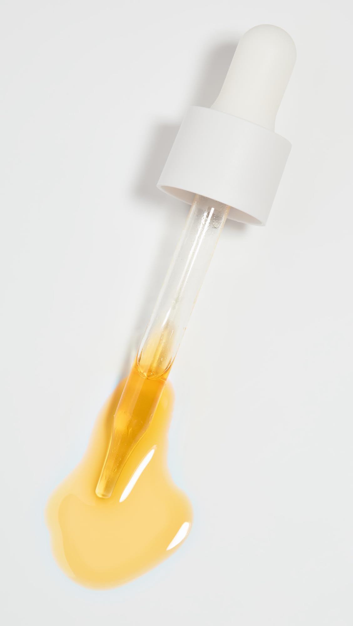 Agent Nateur Holi Oil on-face application promotes a supple, luminous complexion.
