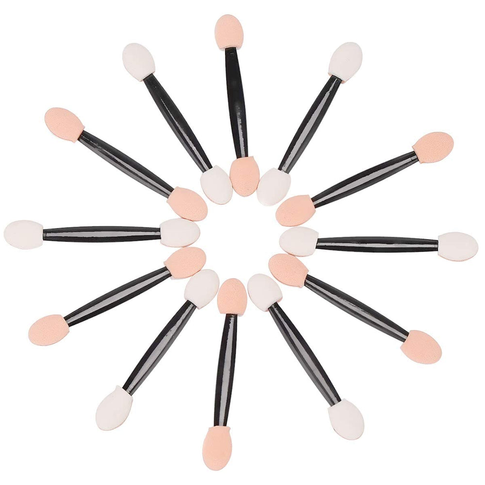Akstore two-tone sponges help prevent color mixing during makeup.