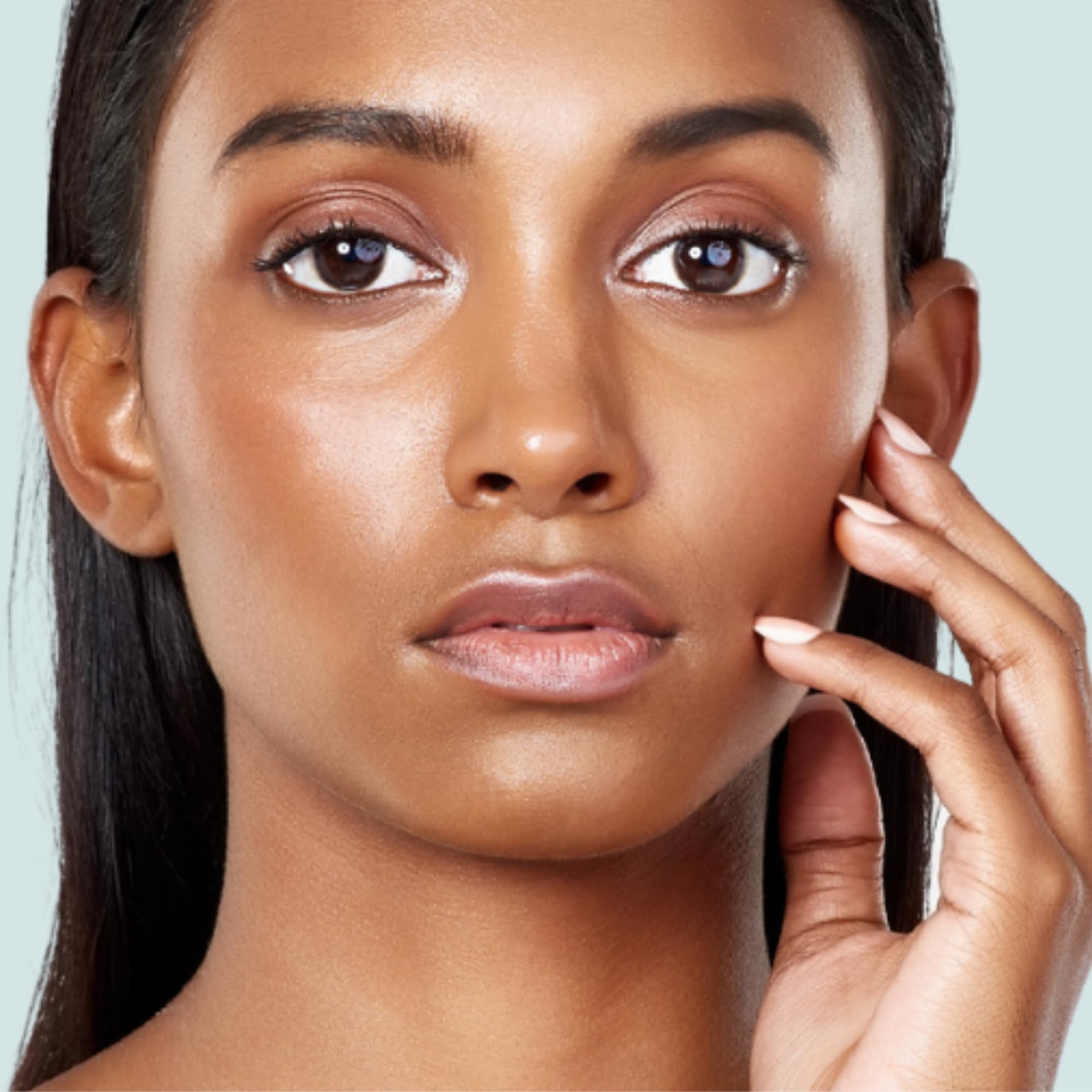 Natural oils blend in Alana Mitchell Retinol Serum for hydration
