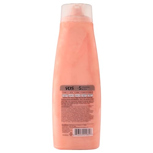 Alberto VO5 Pomegranate Bliss conditioner alongside matching shampoo to illustrate a complete routine.