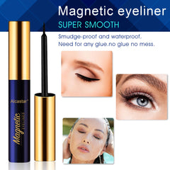 Alcastar+ magnetic eyeliner liquid delivers strong adhesion for reliable lash placement.