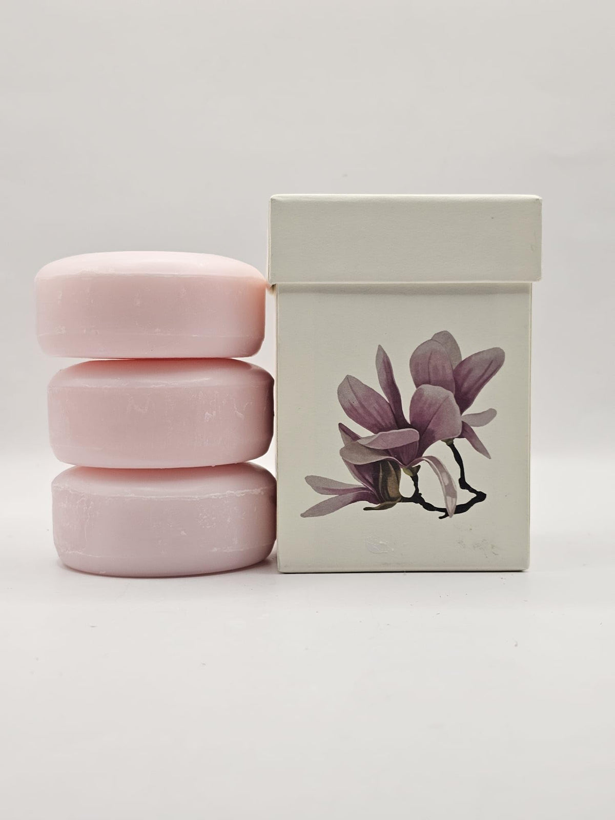 Alchimia Magnolia box front showcases elegant packaging for gifting and display.