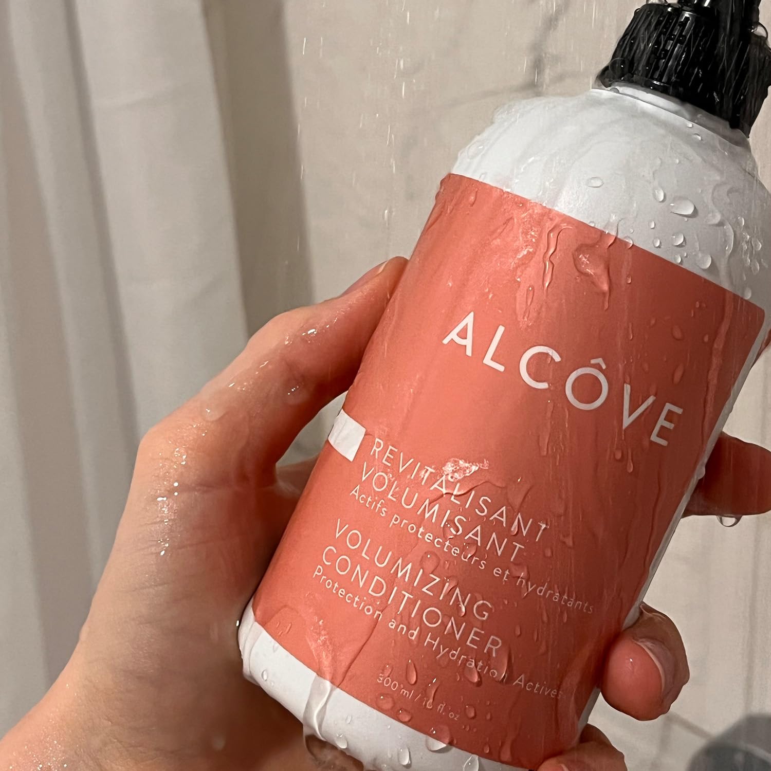 Alcôve Volumizing Conditioner texture on hair looks silky and light