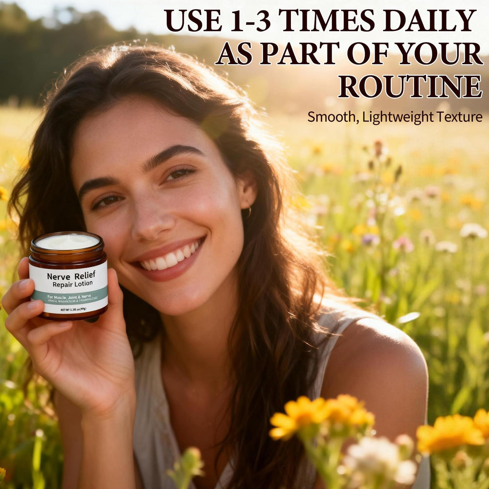 Hand massage with Alcura Nerve Cream promotes relaxed skin.