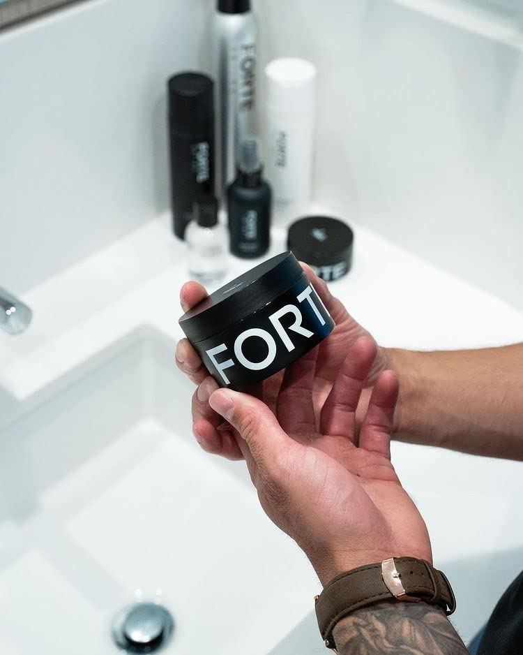 Alex Costa Forte Series Molding Paste supports beard grooming with cohesive texture.