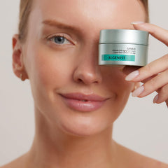 Algenist GENIUS eye cream benefits on fine lines and lifting feel.