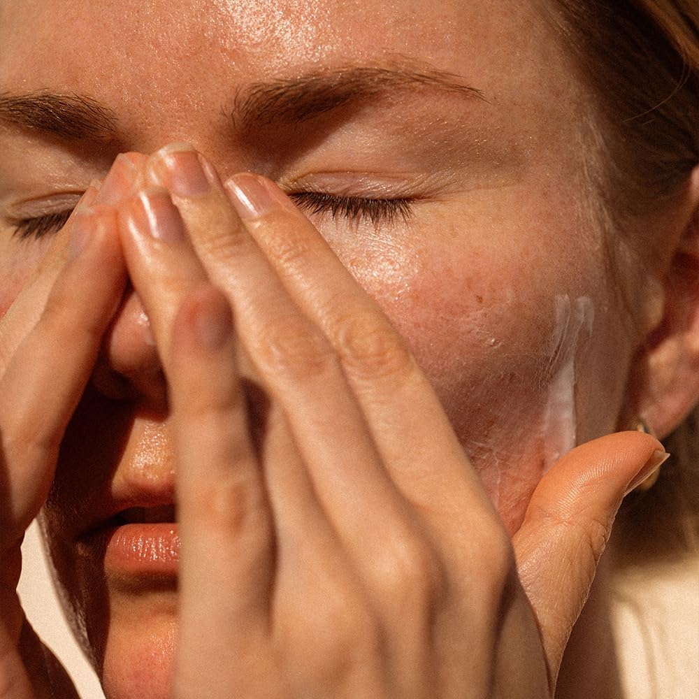 Alpha-H Balancing Cleanser makeup removal action demonstrates thorough cleanse and refresh