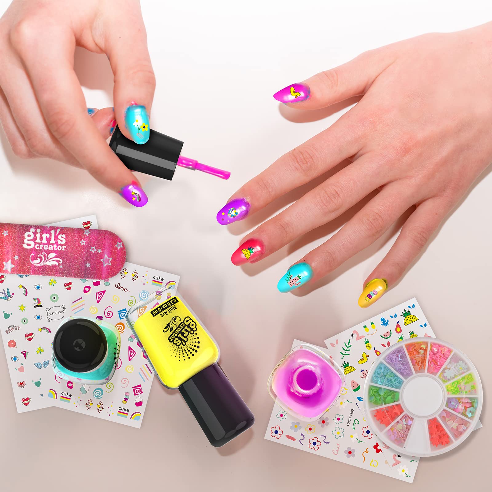 Amagoing gift box kit makes a perfect birthday or sleepover surprise for young artists.