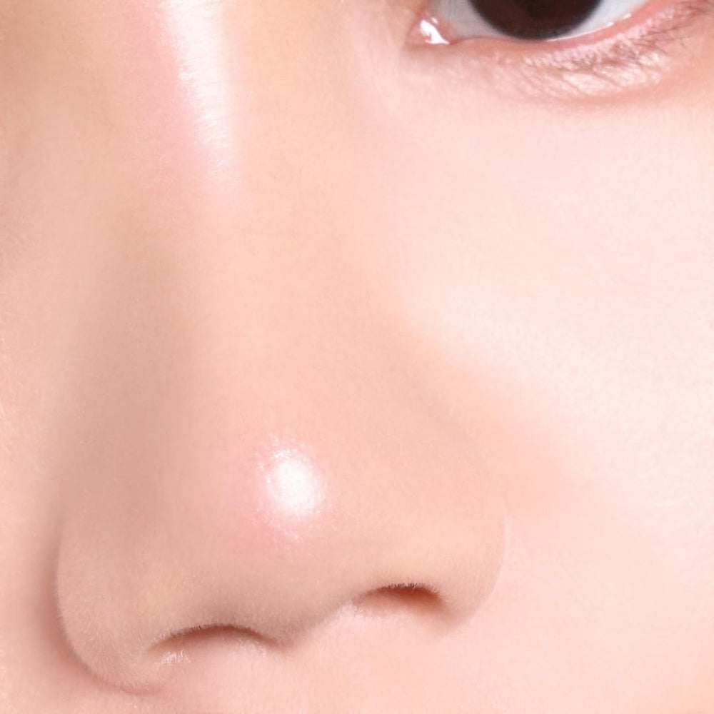 Amuse Seoul Rose Gold glow highlights collarbone and décolleté.