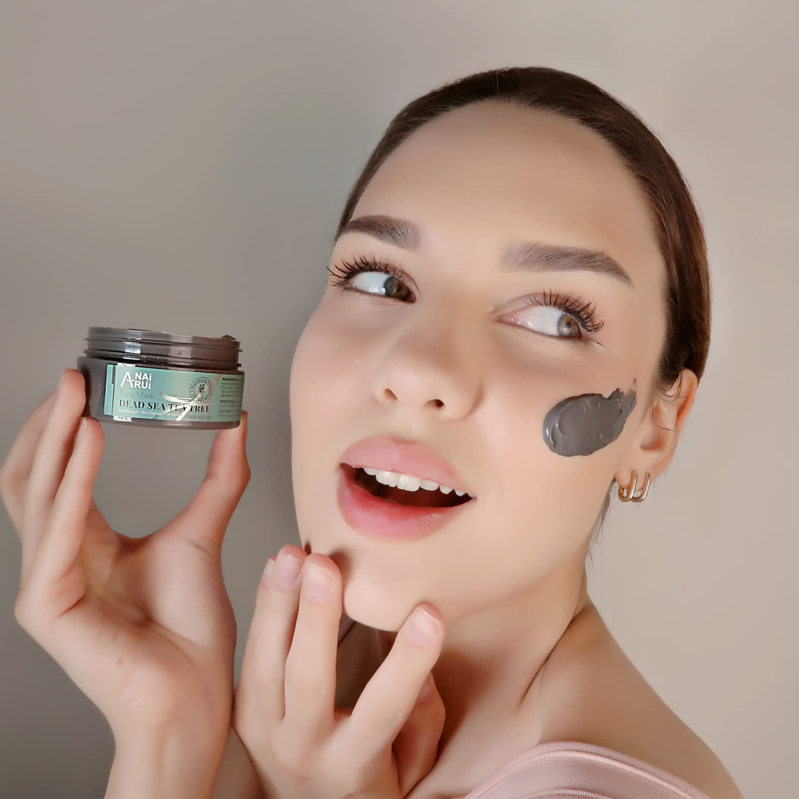 ANAI RUI Dead Sea Mud Mask shows mineral-rich texture for exfoliation.