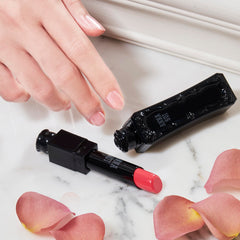 Anna Sui Lipstick Rouge long-lasting shine and moisture for comfortable wear.