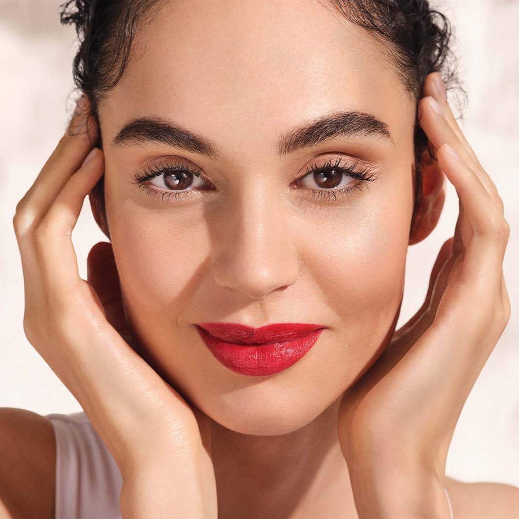 ANNEMARIE BÖRLIND Cassis lipstick with hyaluronic acid showcases moisture benefits
