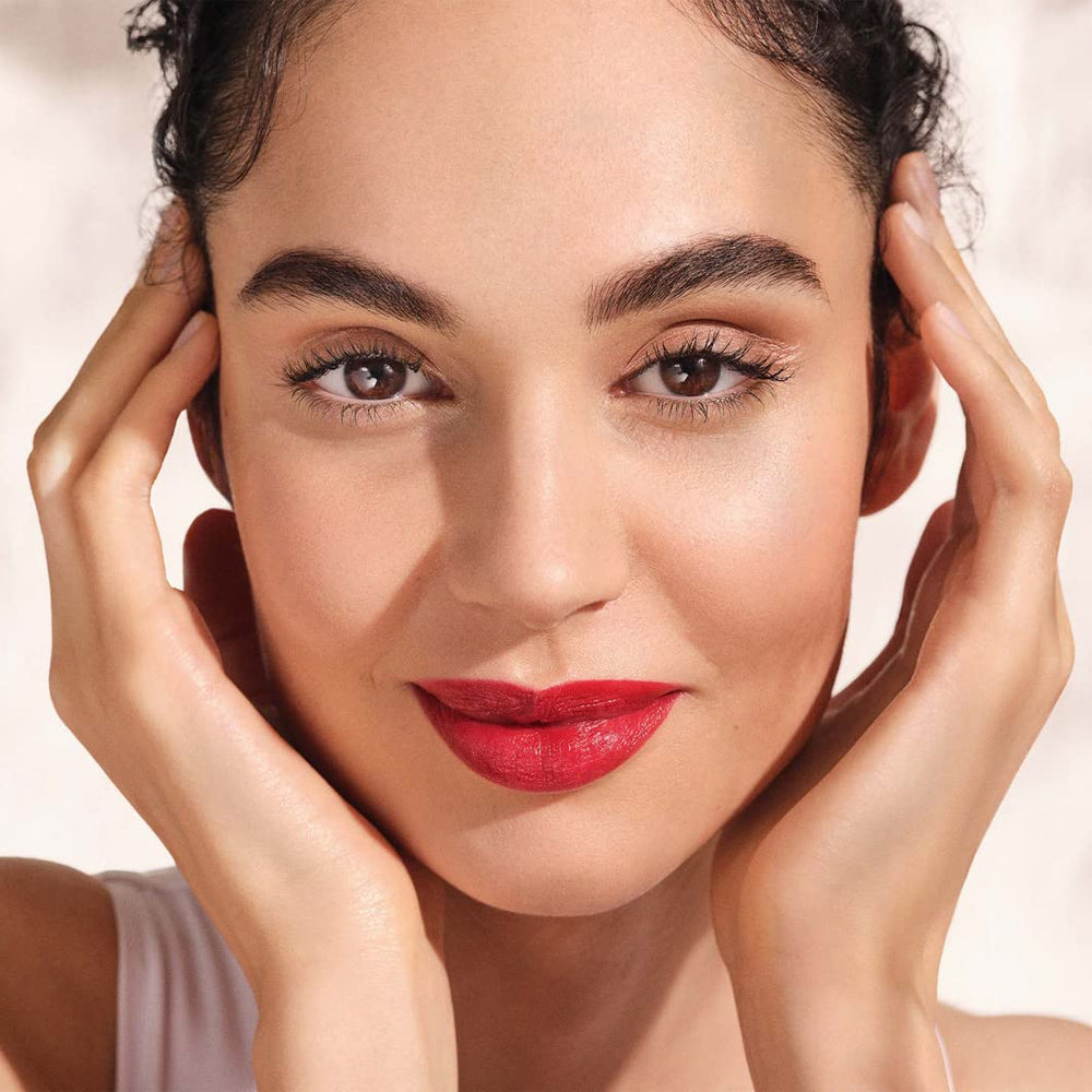 ANNEMARIE BÖRLIND Cassis lipstick with hyaluronic acid showcases moisture benefits